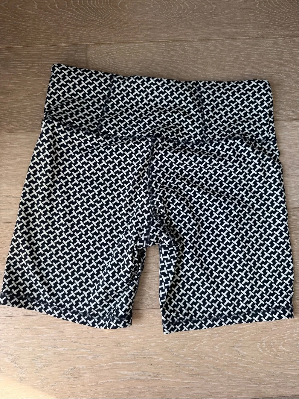 Black & White Tory Burch T Patterned Women’s Active Bike Shorts L